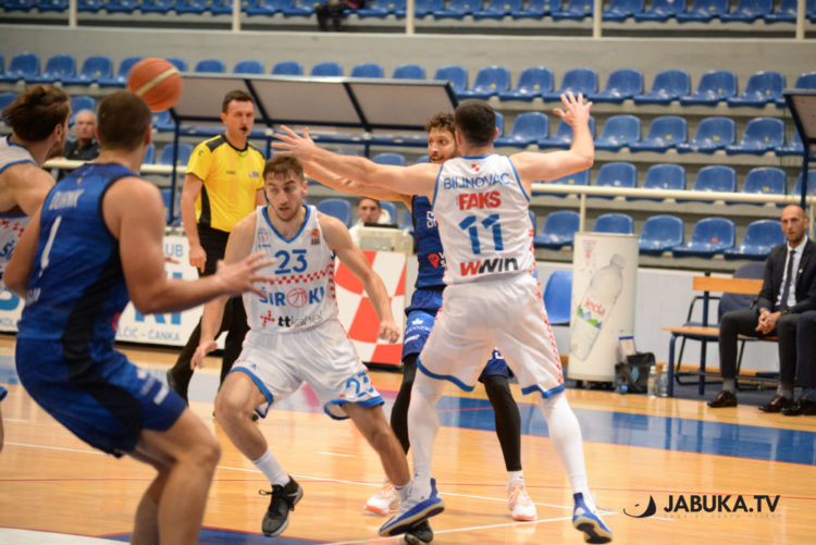 Široki bolji od Sparsa na Pecari