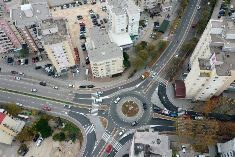 Mostar: Pogledajte iz zraka kružni tok na vrhu Avenije