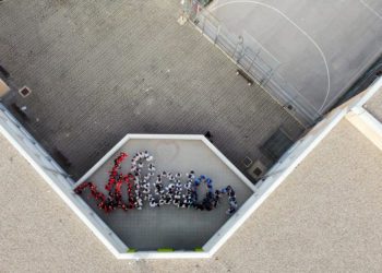 Širokobriješki učenici milenijskom fotografijom odali počast Vukovaru