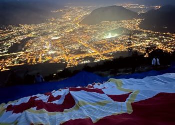 Obljetnica Herceg-Bosne: Vatromet i bakljada iznad Mostara, Kosača u bojama zastave hrvatskog naroda