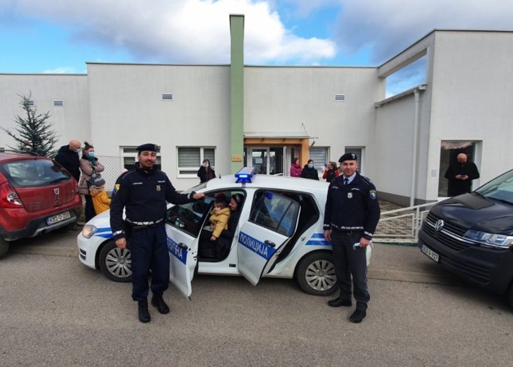 Pripadnici Granične policije BiH u akciji blagdanskog darivanja