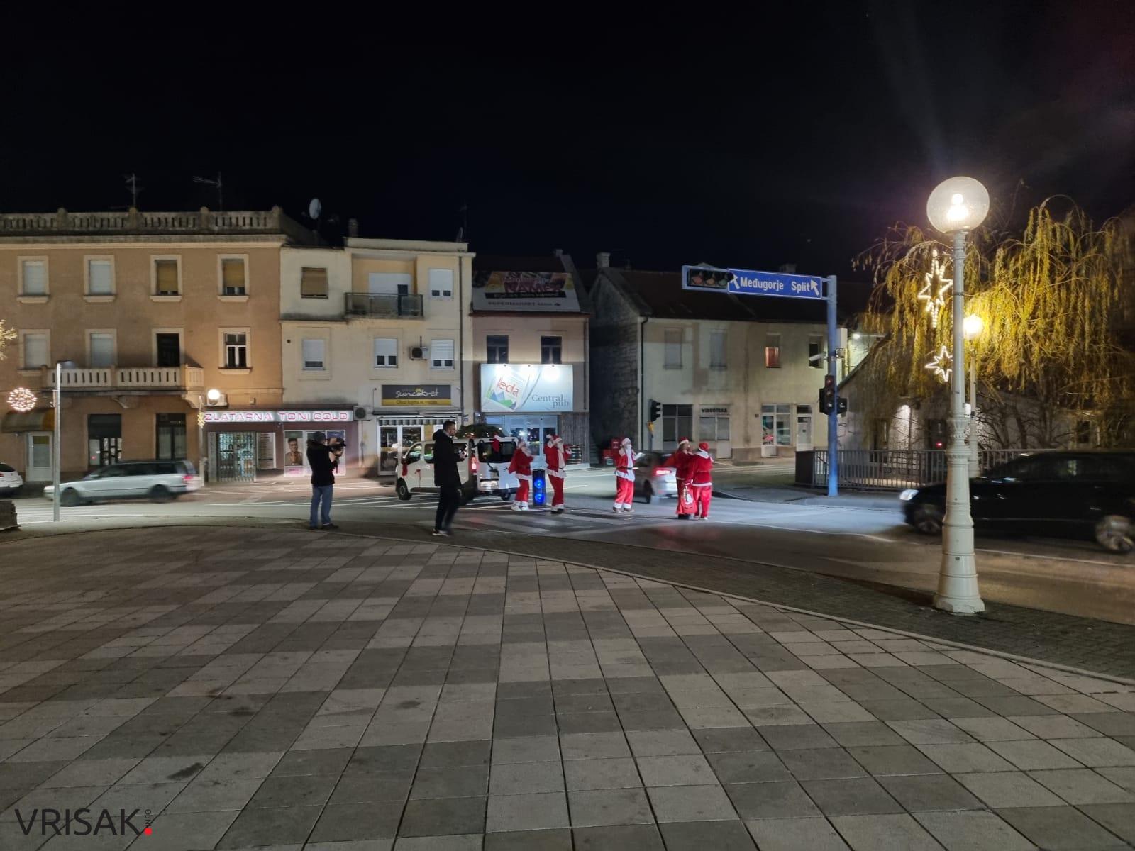 Djedovi Božićnjaci obilaze Hercegovinu; Jeste ih vidjeli?