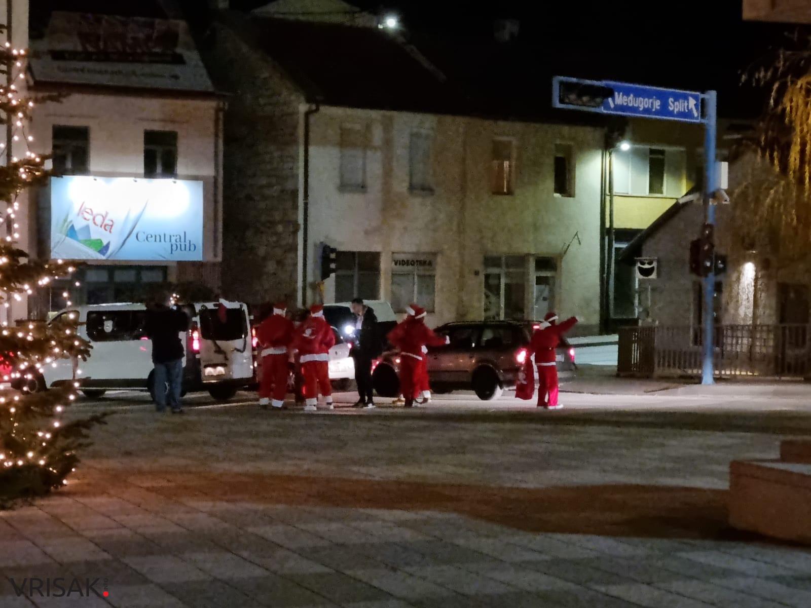 Djedovi Božićnjaci obilaze Hercegovinu; Jeste ih vidjeli?