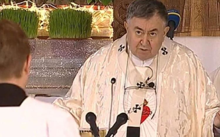 Kardinal Puljić na Božićnoj misi: Čovjek je odbacio Boga, a onda kuka