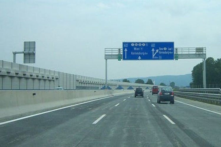 Bosanac prestigao policijsku patrolu u Austriji vozeći 237 km/h, uhićen nakon potjere