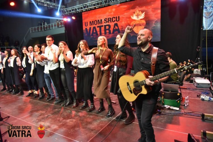 Snimka koncerta „U mom srcu Vatra“ u programu radiopostaje Mir Međugorje