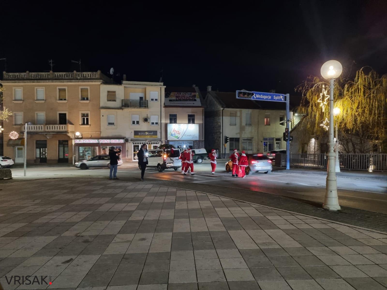 Djedovi Božićnjaci obilaze Hercegovinu; Jeste ih vidjeli?