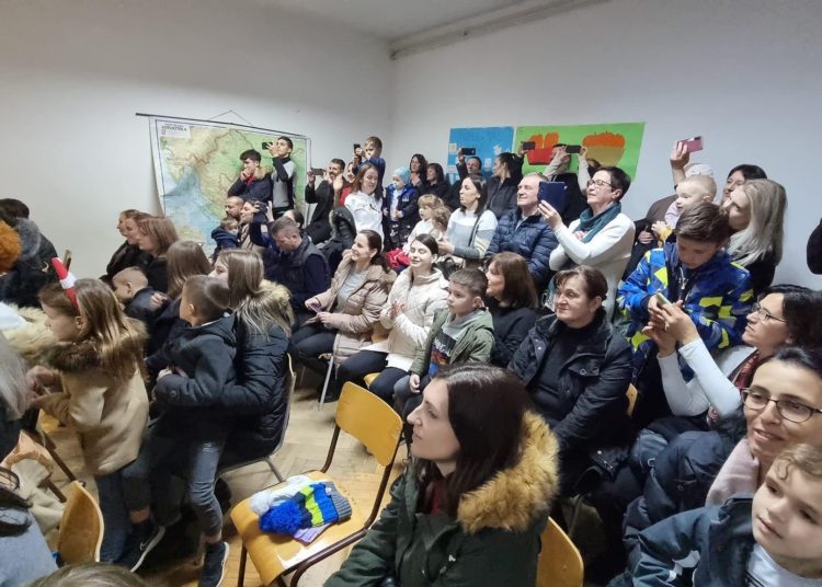 U Mokrom predstavljena predstava, žive jaslice te pjesme na engleskom jeziku