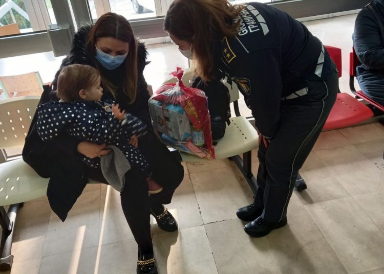 Pripadnici Granične policije BiH u akciji blagdanskog darivanja