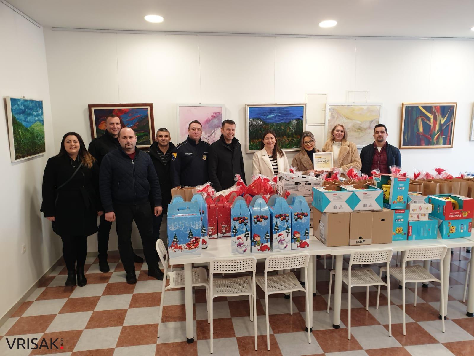 Pripadnici Granične policije BiH u akciji blagdanskog darivanja