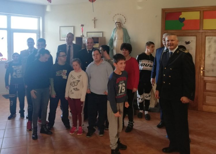 Pripadnici Ministarstva obrane i Oružanih snaga BiH posjetili Dom ‘Marija Naša Nada’