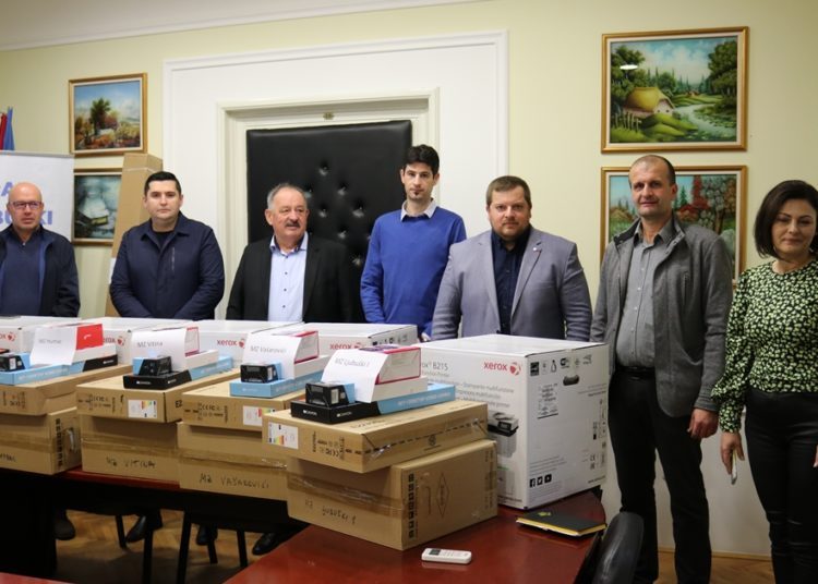 Predstavnicima pet mjesnih zajednica Grada Ljubuškog uručena računarska oprema