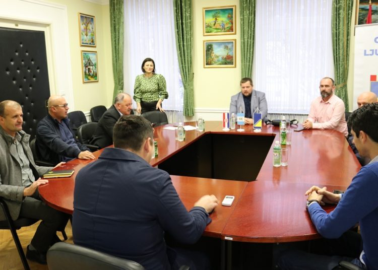 Predstavnicima pet mjesnih zajednica Grada Ljubuškog uručena računarska oprema