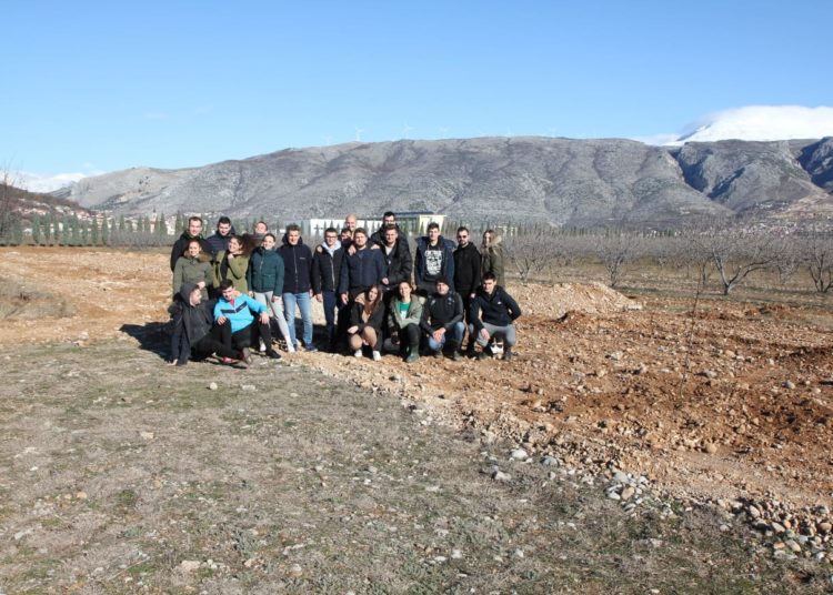 Studenti posadili više od 100 vrsta različitih voćaka