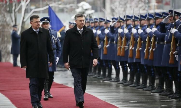 Plenković svečano dočekan ispred zgrade institucija BiH