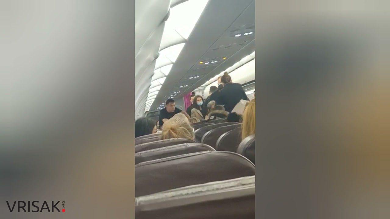 Pokušao otvoriti vrata zrakoplova na letu za Tuzlu jer nije želio putovati u Beograd