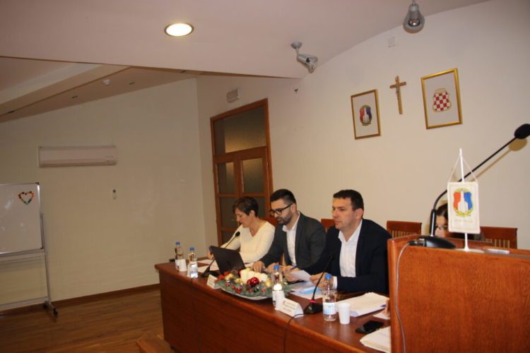 Općina Posušje: Novčana potpora od 500 KM za treće i 1000 KM za svako sljedeće novorođeno dijete