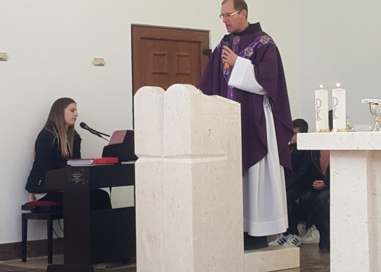 Široki Brijeg: Mještanin poklonio crkvi novi oltar i ambon