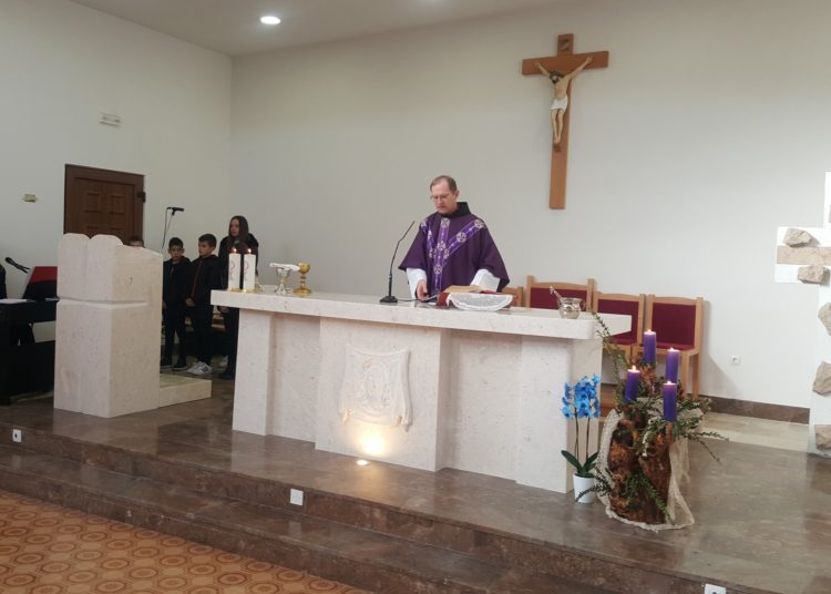 Široki Brijeg: Mještanin poklonio crkvi novi oltar i ambon