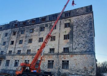 GSS Široki Brijeg uklonio dimnjak i 18 limenih dijelova krova s Duhanske stranice