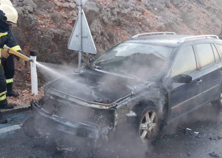 Automobil se zapalio u vožnji u Širokom Brijegu