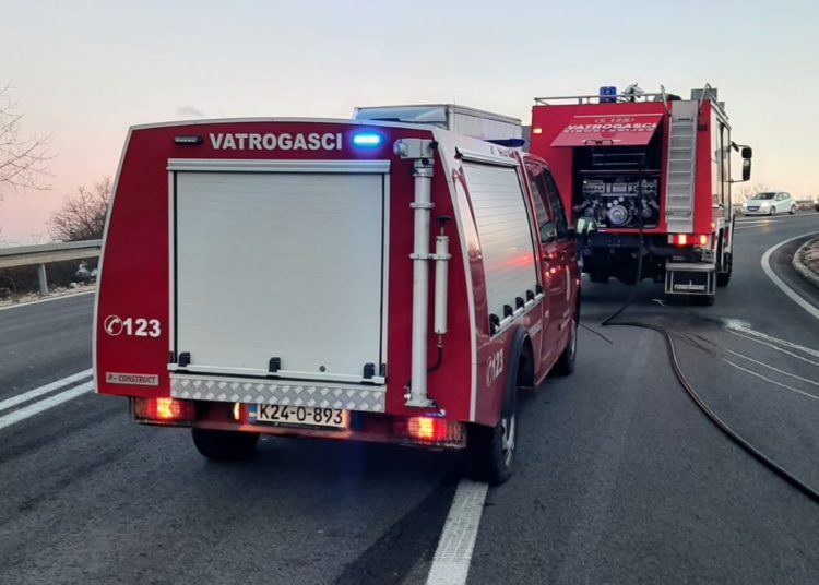 Automobil se zapalio u vožnji u Širokom Brijegu