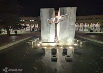Ledom okovana mostarska fontana