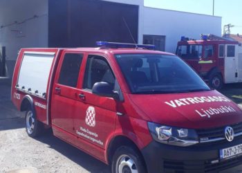 Ljubuški: Vatrogasci i policija provalili u stan kako bi spasili stariju ženu