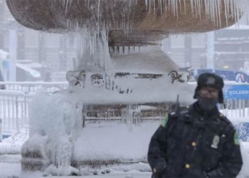 VIDEO: Sjeveroistok SAD-a okovan snijegom i ledom: Izvanredno stanje, opustošene trgovine