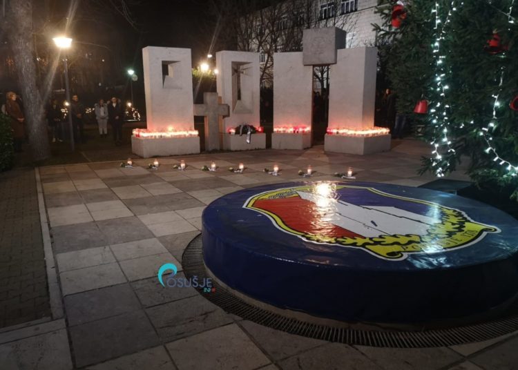 Paljenjem svijeća na prvu godišnjicu Posušani se prisjetili tragično preminule mladeži
