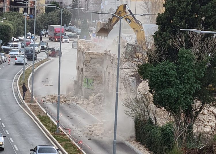 Mostar: Srušeni ostatci stare Željezničke stanice
