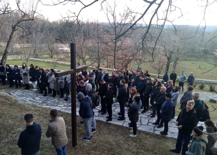 Molitvenim hodom Mokrani odali počast pobijenim franjevcima