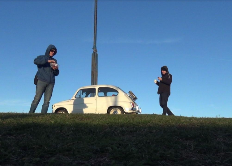 Po cijeloj BiH putuju 60-godišnjim fićom i bilježe zanimljive priče