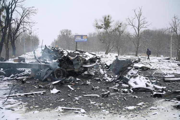 Borbe u Kijevu, raketom pogođena stambena zgrada; Rusi tvrde da su zauzeli važan grad