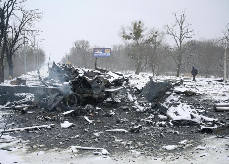 Borbe u Kijevu, raketom pogođena stambena zgrada; Rusi tvrde da su zauzeli važan grad