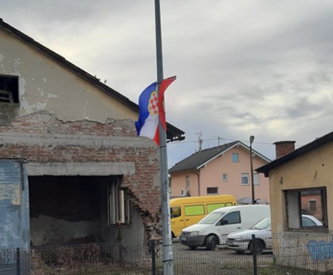 Za dan Općine ujutro postavili zastave Herceg-Bosne, poslijepodne uklonjene