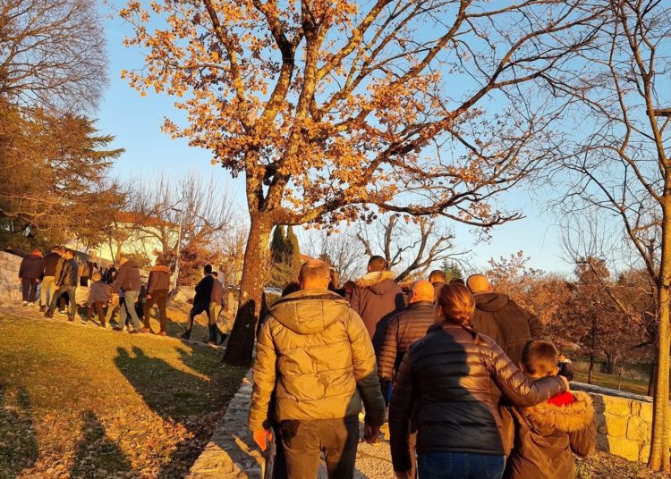Molitvenim hodom Mokrani odali počast pobijenim franjevcima