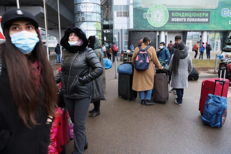 Hrvat iz Ukrajine: ‘Napad je i na zapadu, ljudi podižu novac, toče gorivo i bježe u Poljsku’