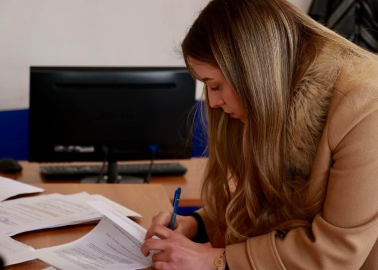 Široki Brijeg: Potpisani ugovori s dobitnicima studentskih stipendija