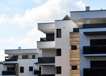 Carinik i supruga mu sutkinja iz BiH kupili 13 nekretnina, imaju milijune u Švicarskoj