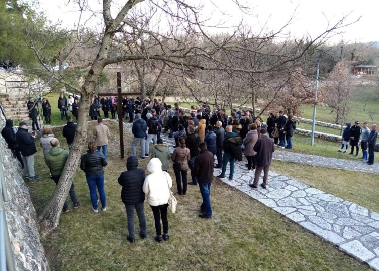 Molitvenim hodom Mokrani odali počast pobijenim franjevcima