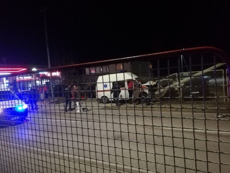Prometna nesreća na Trnu, na terenu bili hitna pomoć i policija