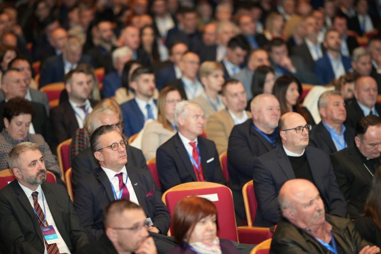 Sa zasjedanja HNS-a poslala se poruka zajedništva hrvatskog naroda