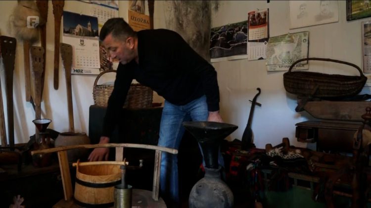 Mirko Kožul iz Turčinovića skuplja i njeguje stare predmete (VIDEO)