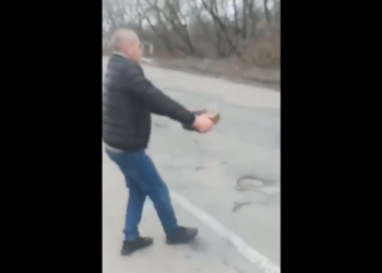 Ukrajinac golim rukama uklonio minu