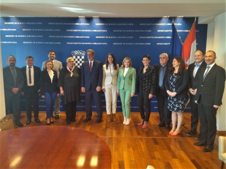 Potpisan Sporazum o suradnji oko izrade Prijedloga kurikuluma i njegove primjene za županije koje rade po nastavnom planu i programu na hrvatskom jeziku u BiH