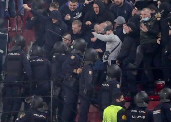 UEFA žestoko kaznila Dinamo zbog nereda u Sevilli