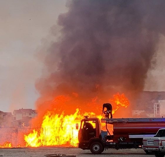Veliki požar izbio na carinskom terminalu u Grudama