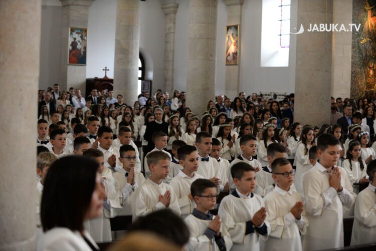 213 Širokobriježana primilo Prvu svetu pričest