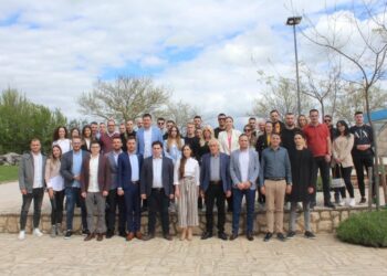 Mladež HDZ-a BiH Županije Zapadnohercegovačke i Mladež HDZ Splitsko-dalmatinske županije održali su zajedničku sjednicu u Grudama